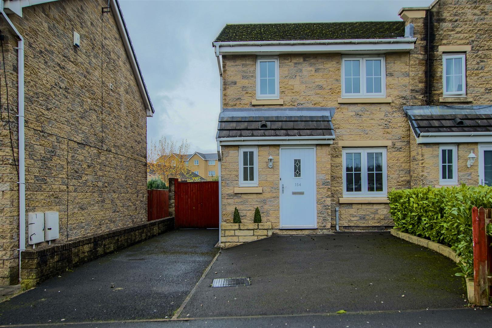 4 Bed Semi-detached House For Sale - Main Image